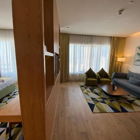 The Bentley Luxury Hotel & Suites Doha Exterior foto A suite at the hotel