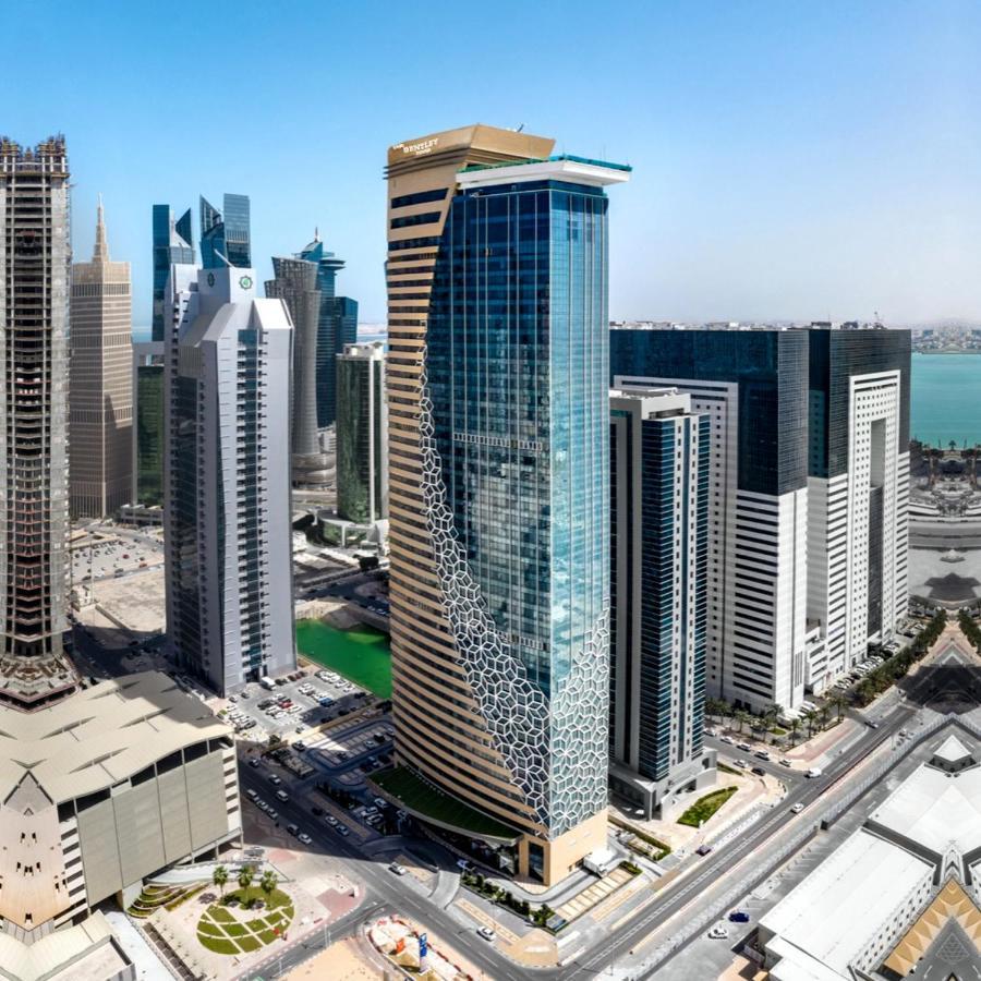 The Bentley Luxury Hotel & Suites Doha Exterior foto The Torch Doha
