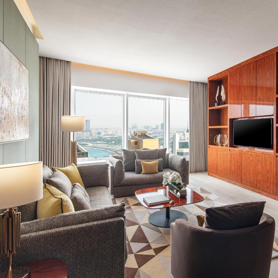 The Bentley Luxury Hotel & Suites Doha Exterior foto Living room