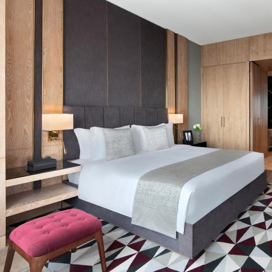 The Bentley Luxury Hotel & Suites Doha Exterior foto